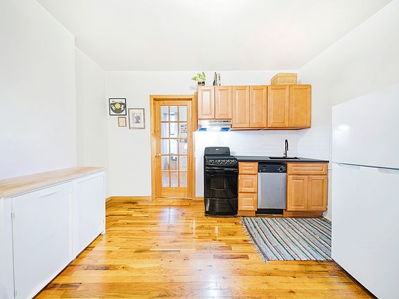 5th image of 344 E 65th St APT 3B