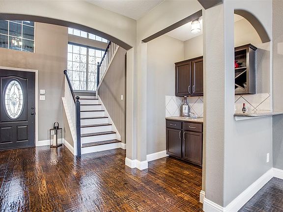 3rd image of 1221 W Collins Cir