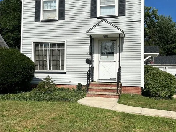 1437 Summit Dr, Mayfield Heights, OH 44124