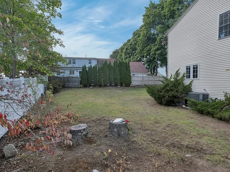 577 Winter St — Photo 23