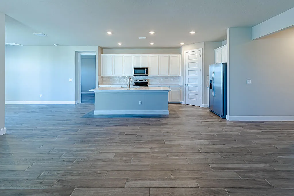 4 bed, 3.0 bath, 2200 sqft, $3,400 — Photo 2