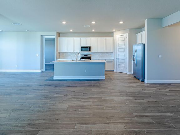 2nd image of 9002 Dahlia Cir