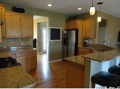 4th image of 11 Foxwood Dr