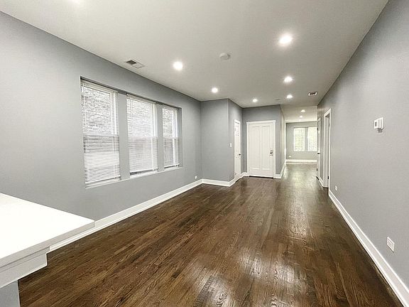 5th image of 3746 W Lyndale St APT 1
