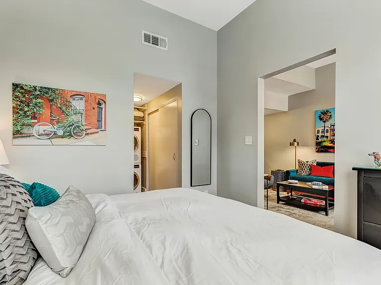 217 Abercorn St #B2 — Photo 9