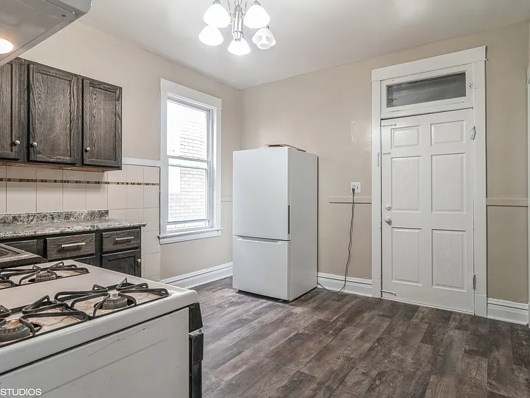 2834 N Rockwell St #2 — Photo 7