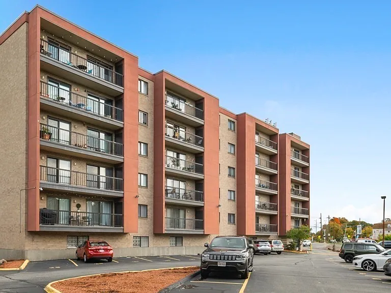 292 Salem St #201 — Photo 1