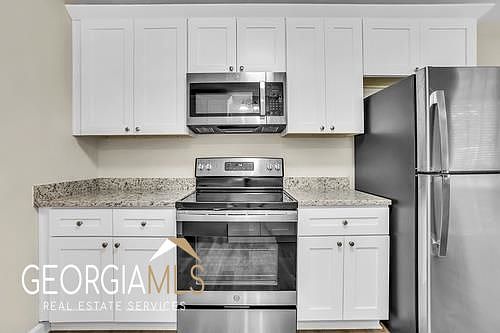 4th image of 3950 Catalina Dr