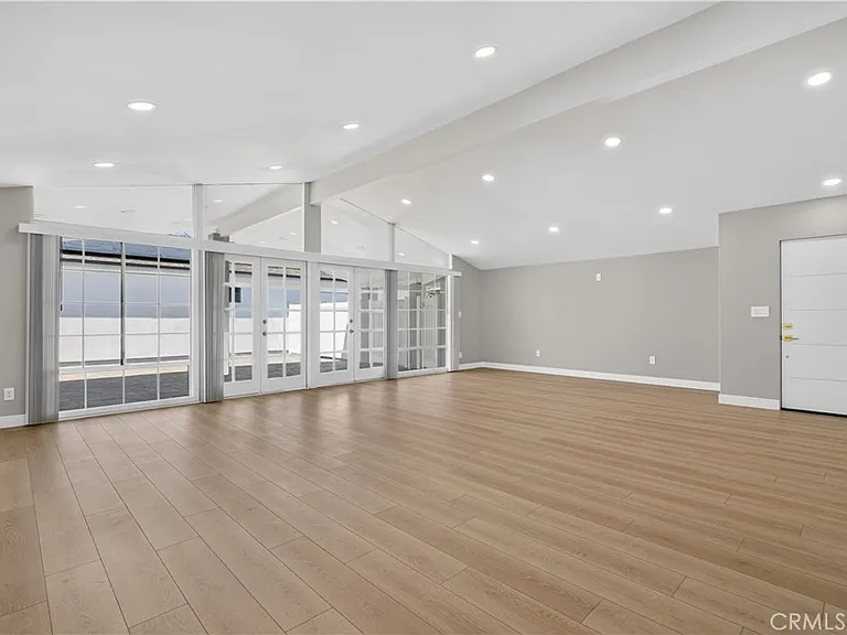 16427 Clymer St — Photo 13