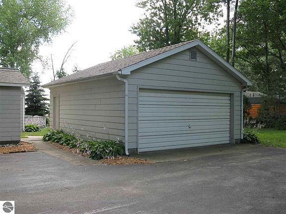 3rd image of 4224 E Michigan Ave