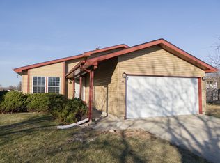 66 White Oaks Rd, Matteson, IL 60443