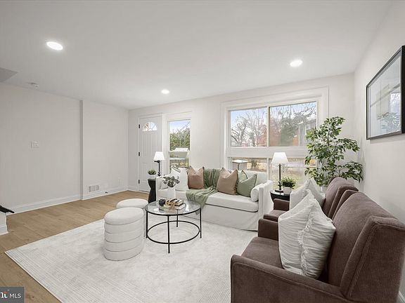 5th image of 3914 Essex Ct