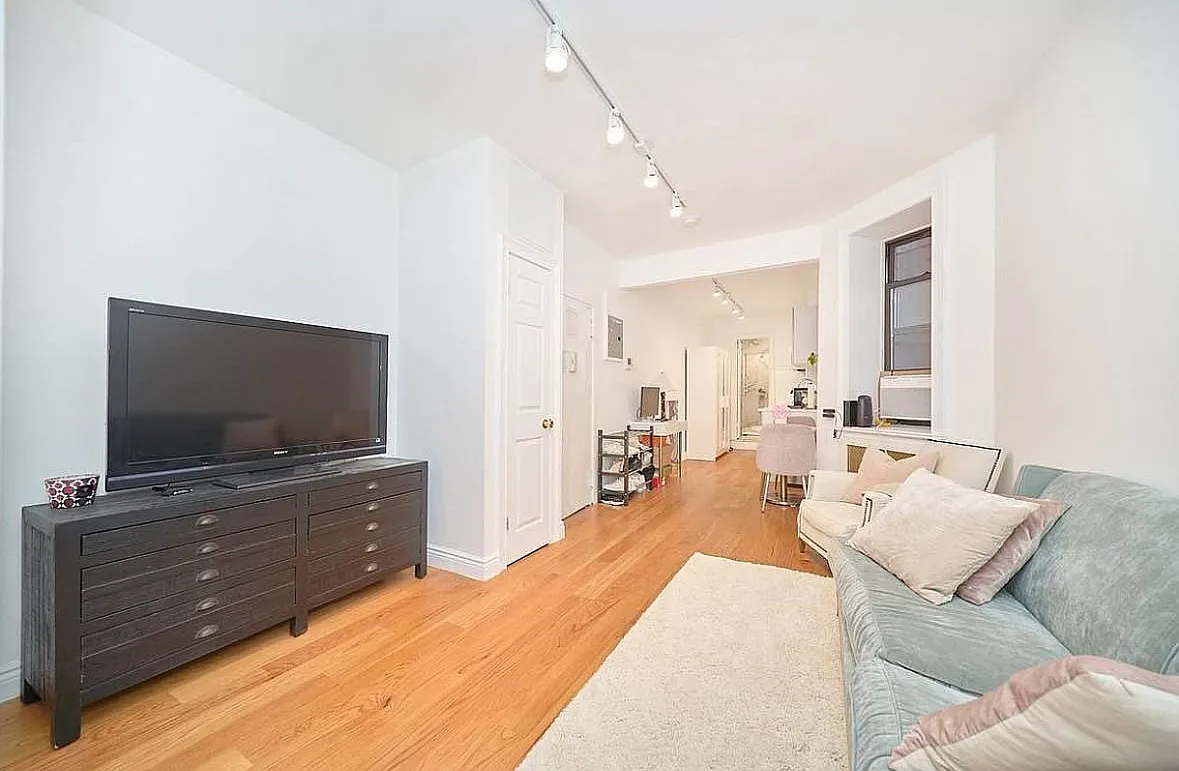 172 Mulberry Street — Photo 1