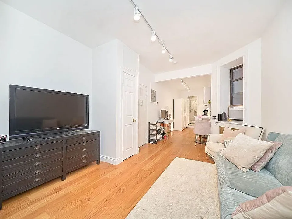 172 Mulberry St #15