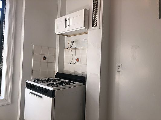 2nd image of 550 W 156th St #5G
