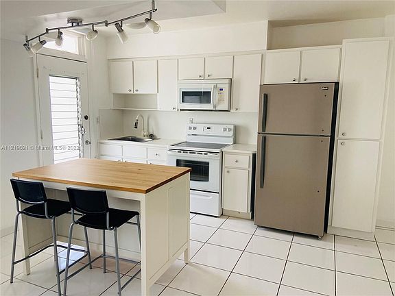 2nd image of 949 Pennsylvania Ave APT 310
