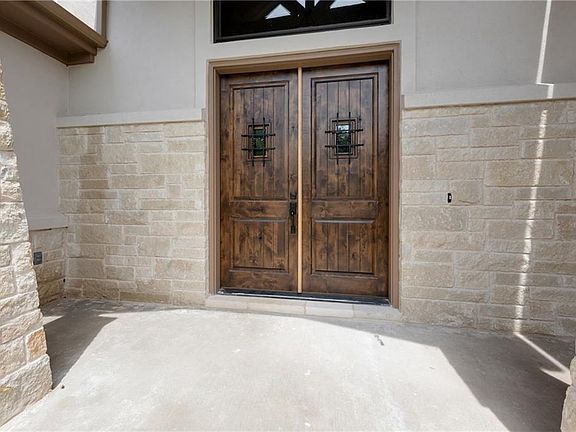 4th image of 216 Oak Hill Dr
