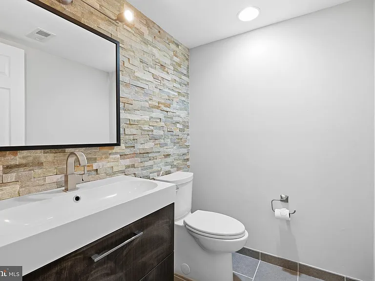 7 Walton Ct — Photo 15