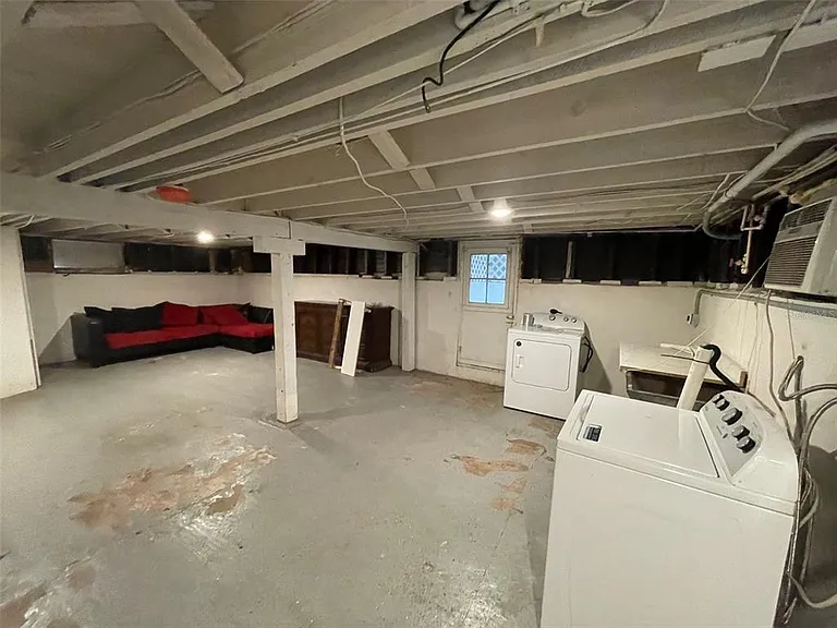 2635 W University Ave — Photo 14