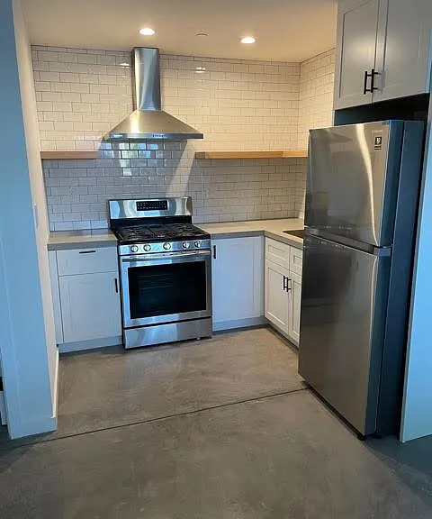 110 Linda St — Photo 1
