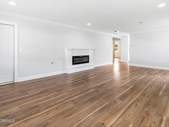 4th image of 134 Torrey Pines Drive