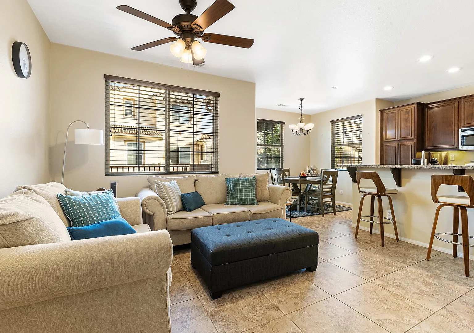 Private Bedroom & Bathroom in Gated Temecula Community — Photo 1