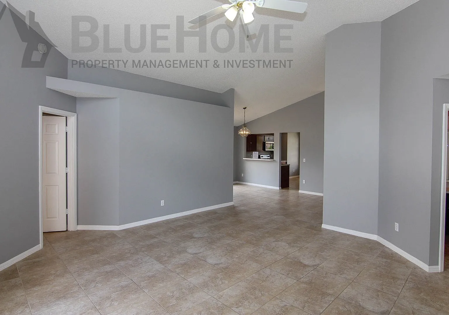 Newly Renovated 3/2/2 cul-de-sac home off the EconTrail — Photo 3