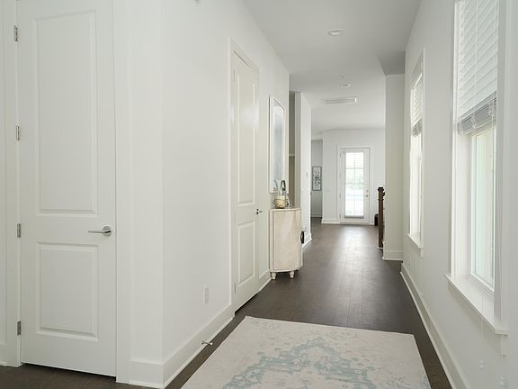 3rd image of 429 Herringbone Ct