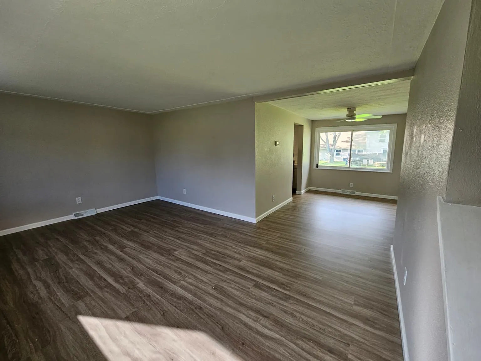 4 bed, 1.5 bath, 1300 sqft, $1,700 — Photo 2