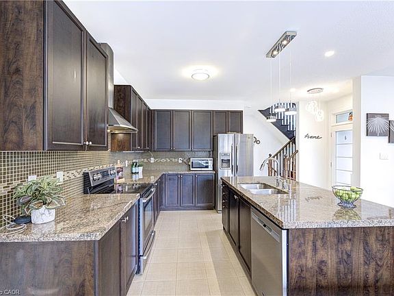 4th image of 2325 Stone Glen Cres