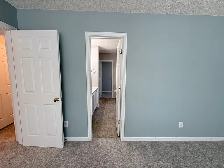 1026 Village Green Ln — Photo 36