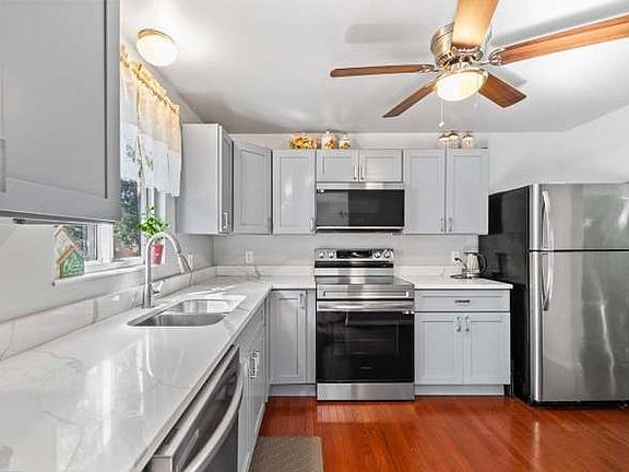 5th image of 10612 Holleybrooke Dr #1