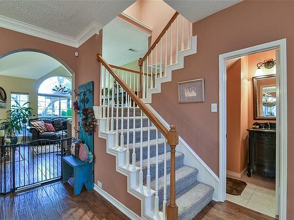 3rd image of 3903 Farmingdale Dr