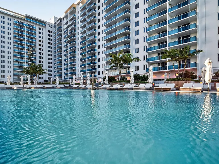 2301 Collins Ave #14 — Photo 24