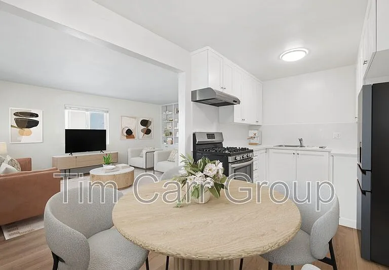 121 E Bay St #D — Photo 4