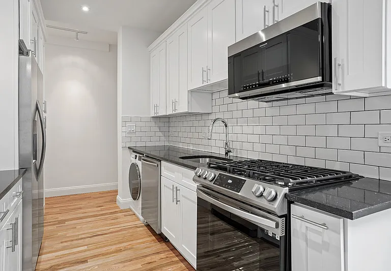 68 Montague St #7E — Photo 8