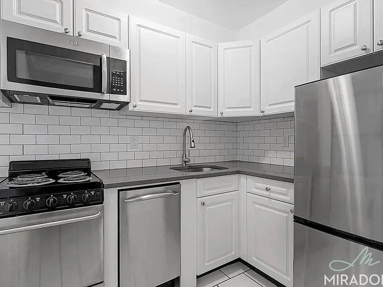 132 E 45th St #5I — Photo 5