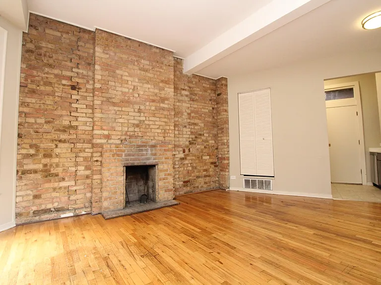 2302 N Clark St #2W — Photo 3