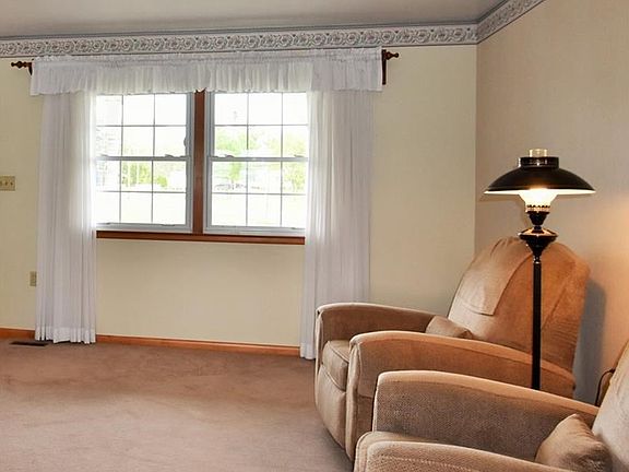 3rd image of 400 Villa Dr