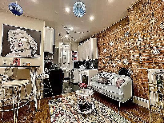 1st image of 208 W 20th St #3C