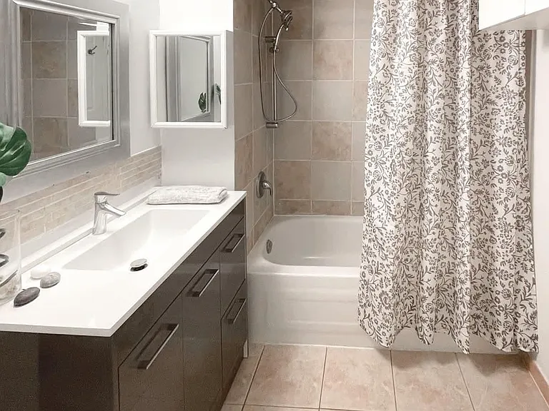 551 Hayward Cres #3 — Photo 15