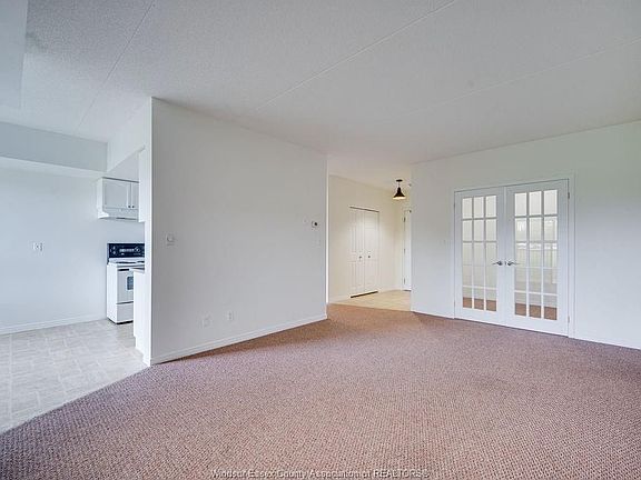 4th image of 8335 Wyandotte St E #107