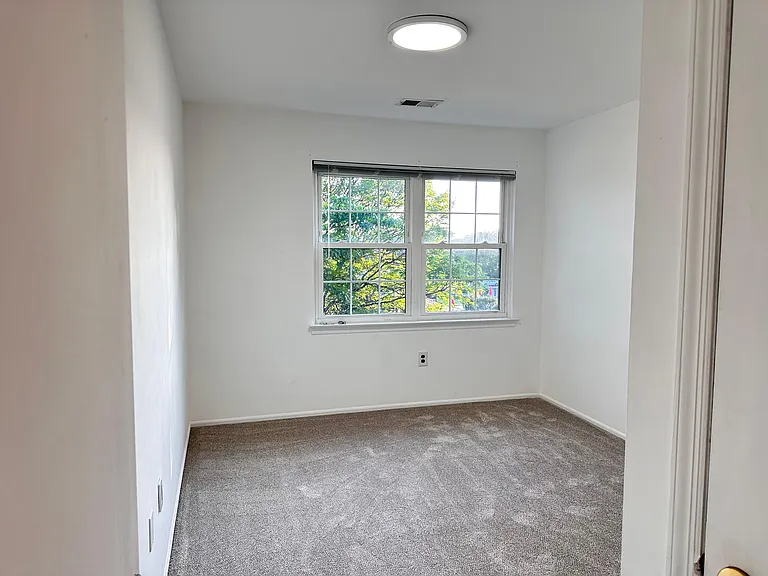 412 Green Hollow Dr — Photo 14