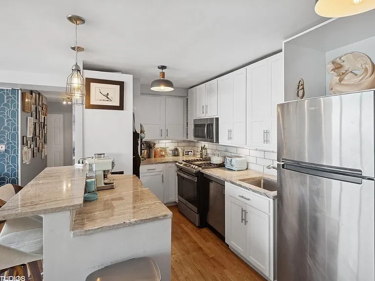 3950 N Lakeshore Dr #2015 — Photo 8