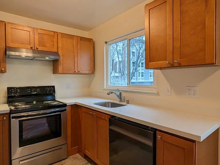 Oxford-Cedar Apartments — Photo 8