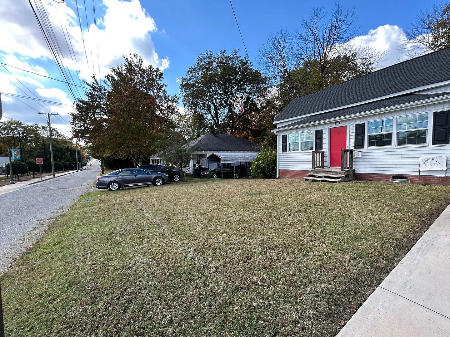 Adorable 2 Bedroom Home in Concord!! — Photo 2