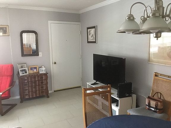5th image of 23 Quails Run Blvd Unit 8
