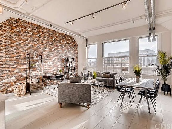 3rd image of 939 S Broadway APT 804