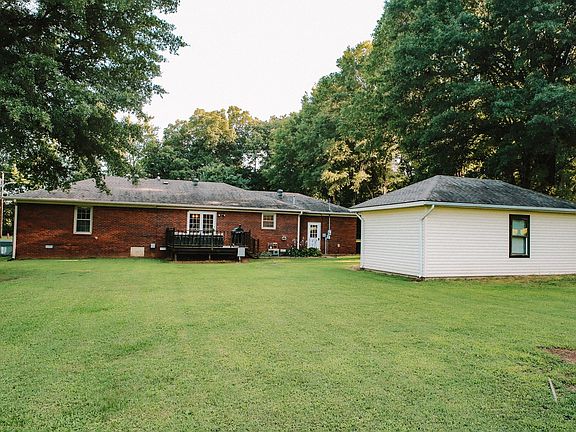 4th image of 135 Noles Ln