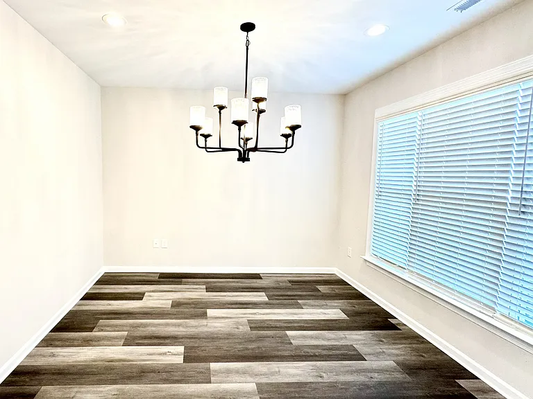 1135 Overlake Dr — Photo 8